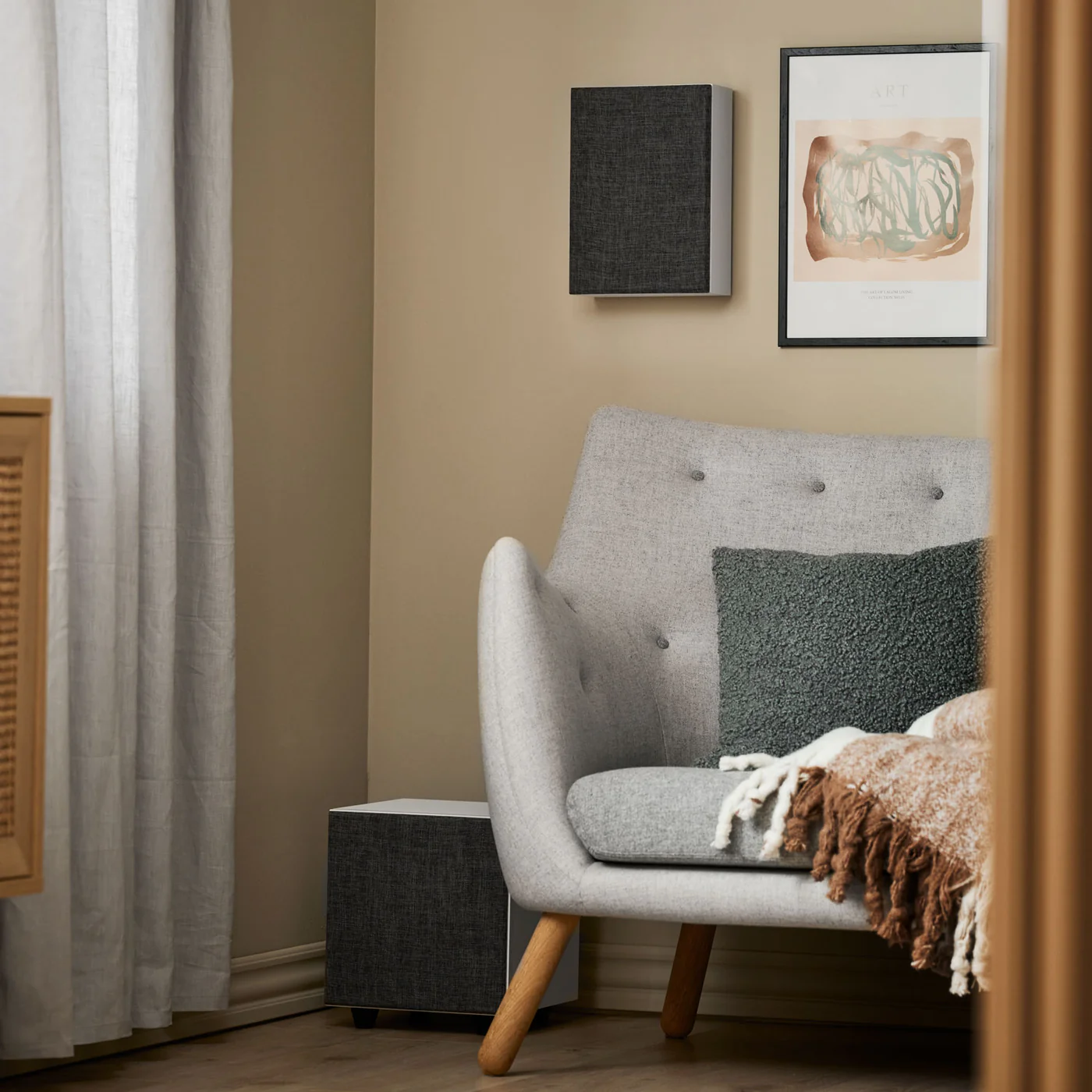 Argon-Audio-FORUS-4-Wall-White-zvucnici-par-3.webp