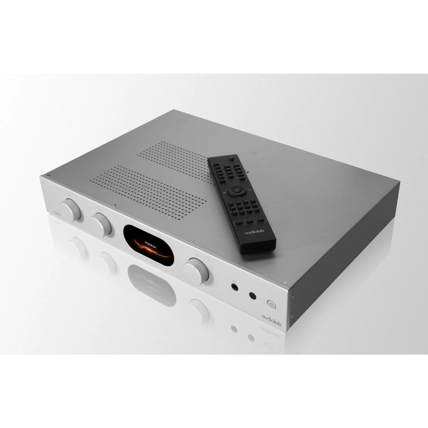 Audiolab-7000A-Silver-stereo-pojacalo-DAC-4-jpg.webp