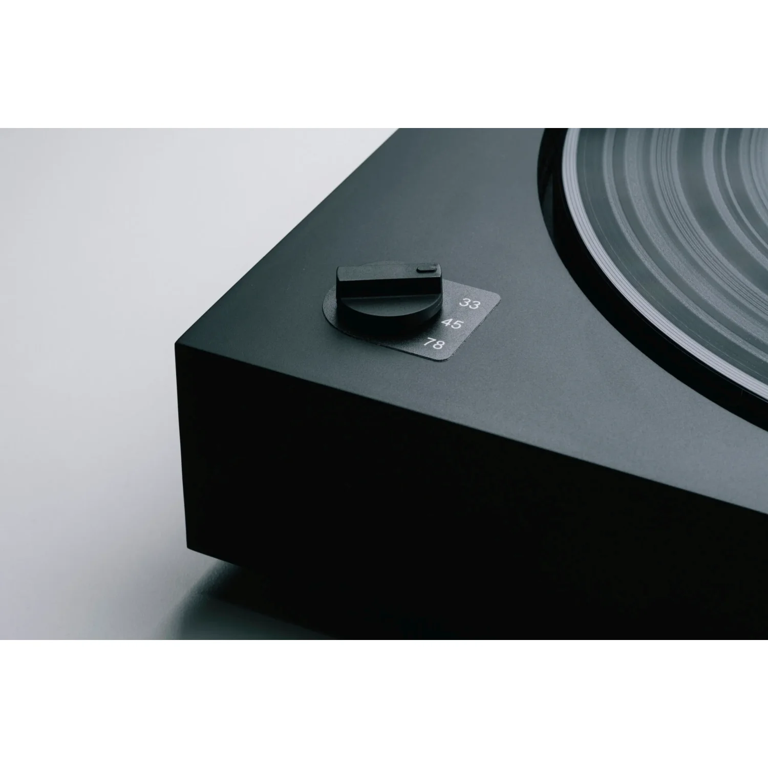 Pro-Ject-AUTOMAT-A2-Black-2M-Red-gramofon-5.webp