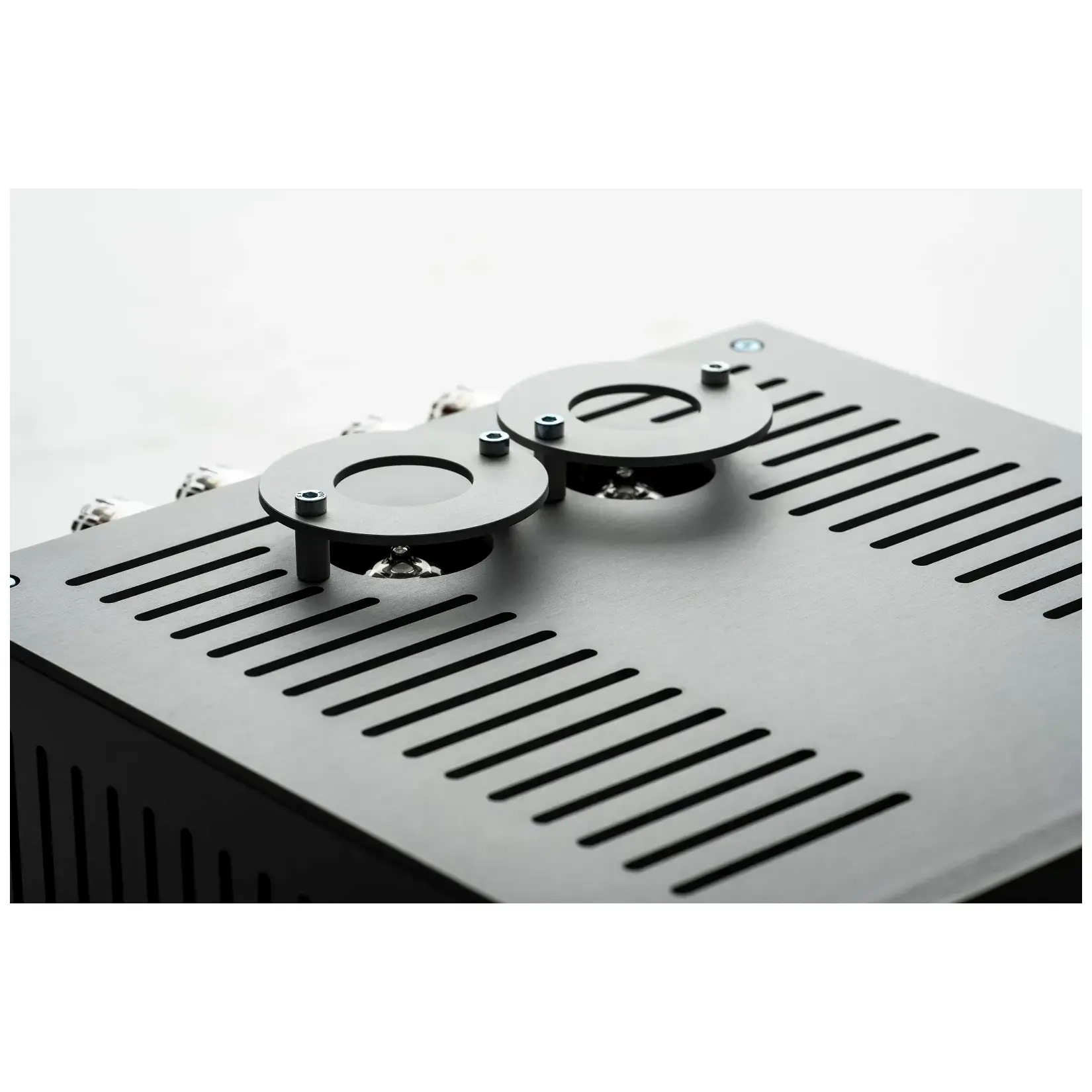 Pro-Ject-Amp-Box-RS2-Black-stereo-High-End-pojacalo-4.webp