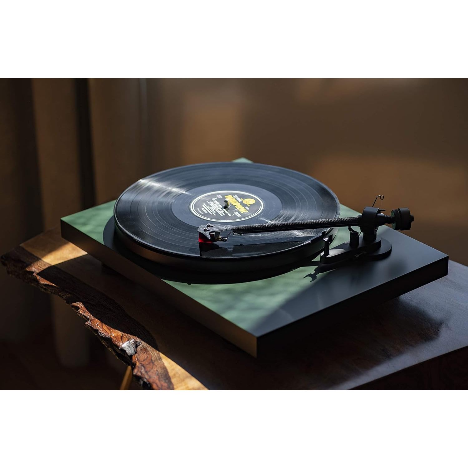 Pro-Ject-Debut-Carbon-Evo-Satin-Green-2M-red-gramofon-3.jpg