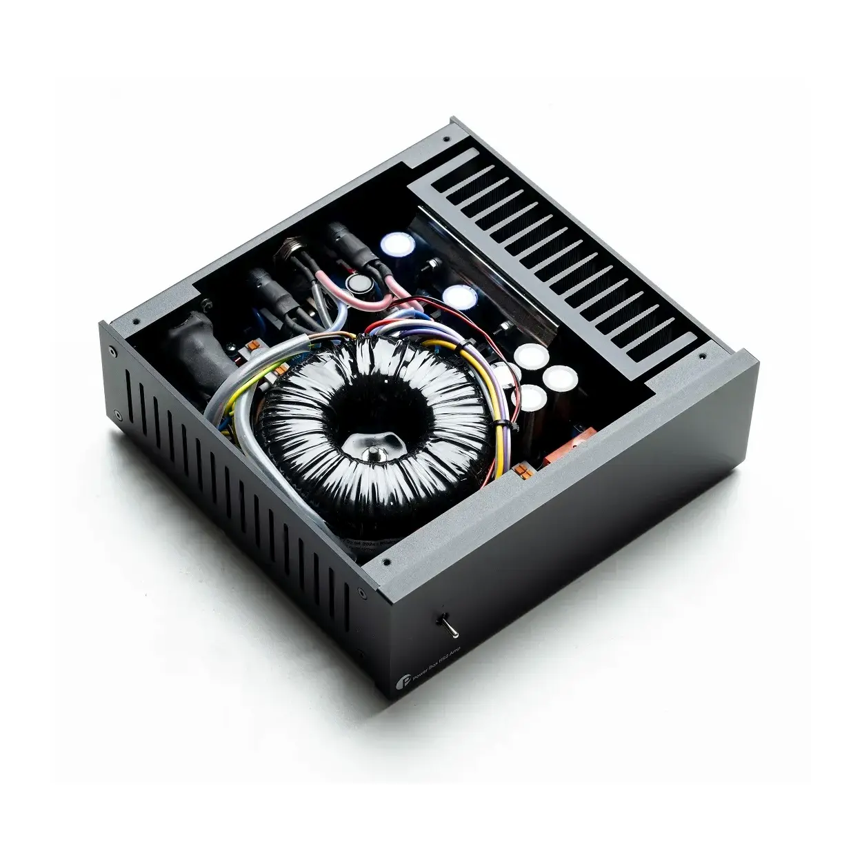 Pro-Ject-Power-Box-RS2-Amp-napajanje-za-Amp-Box-RS2-pojacalo-1.webp