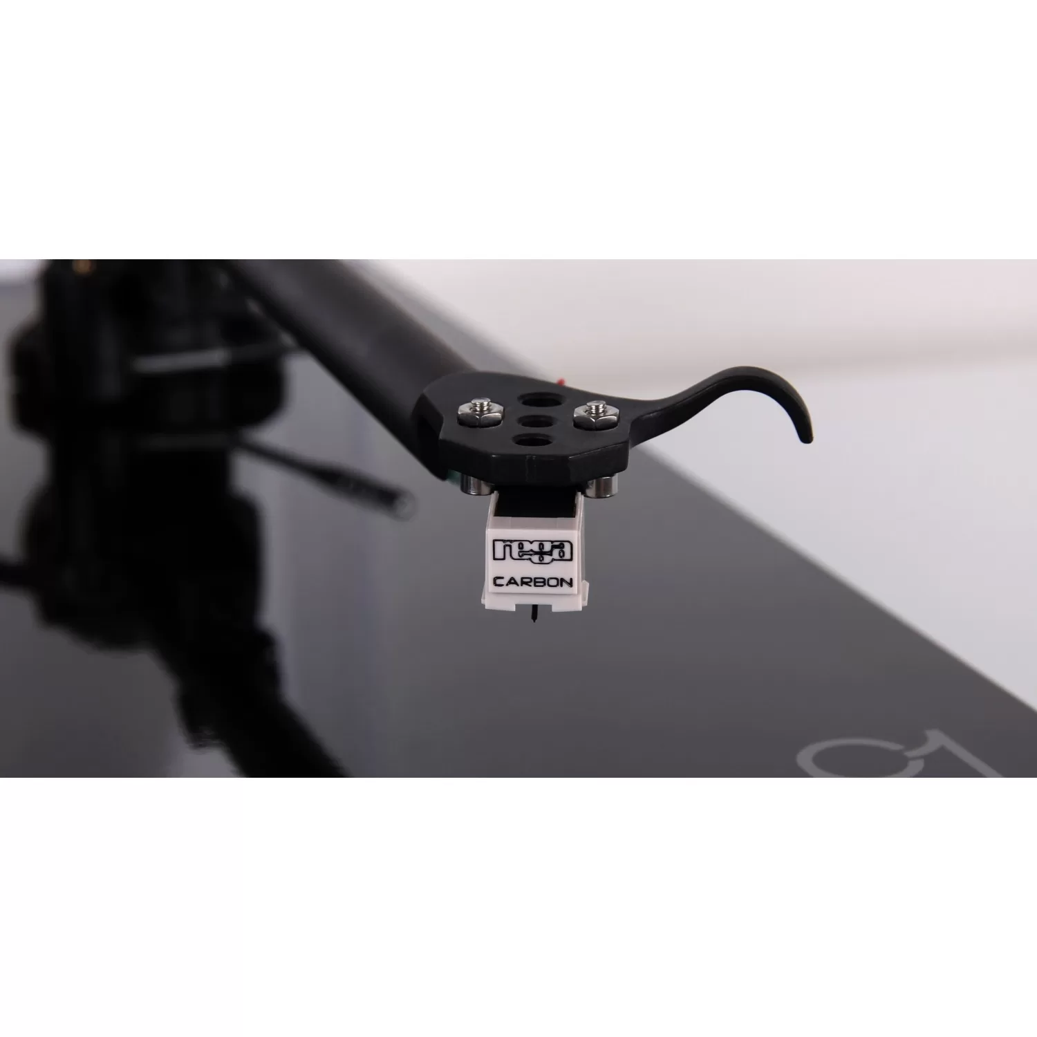 Rega-Carbon-igla-zvucnica-4-jpg.webp