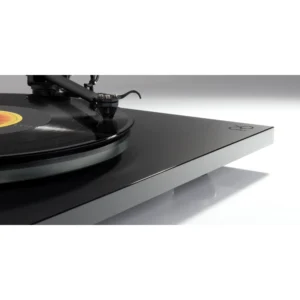 Rega-Planar-6-gramofon-1.webp