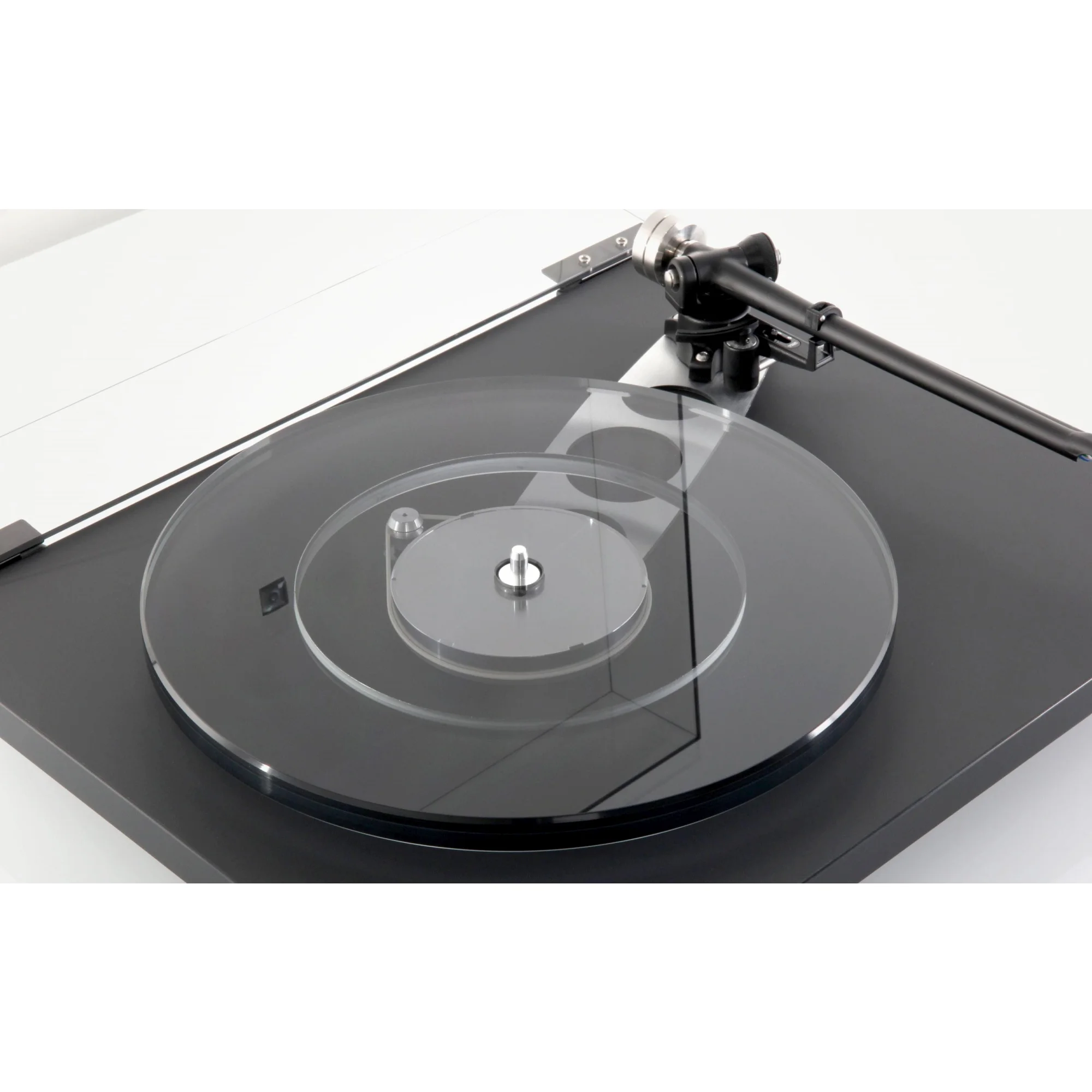 Rega-Planar-6-gramofon-10.webp